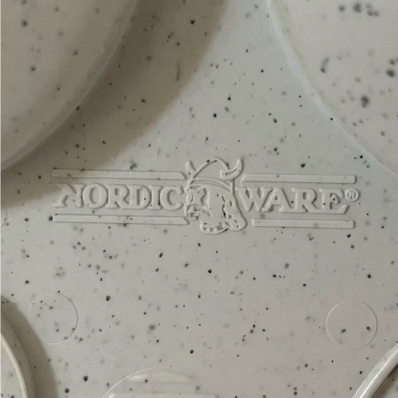 Nordic Ware Speckled Egg Poacher and Omelette Maker - Picture 5 of 8